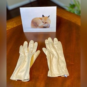 Gentle leather Eggshell Ivory cream Silk Gloves made in France